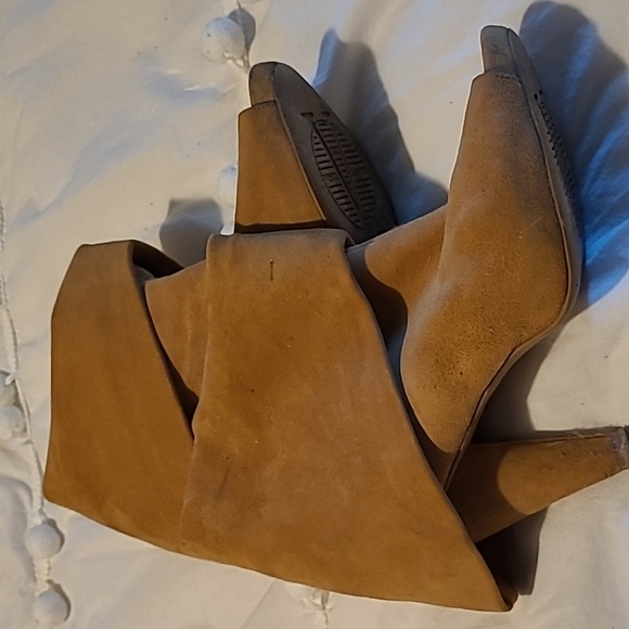 Fall Vince Camuto camel color suede open toe booties - Picture 3 of 5